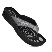 Load image into Gallery viewer, Aerosoft - Glitter A0825 Women Grey thong style sandals
