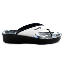 Load image into Gallery viewer, Aerosoft - Butterfly A0877 Women Silver cute flip flops4
