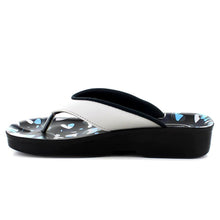 Load image into Gallery viewer, Aerosoft - Butterfly A0877 Women Silver cute flip flops2

