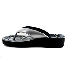 Load image into Gallery viewer, Aerosoft - Hibiscus Silver Women A0864 summer thong sandals3

